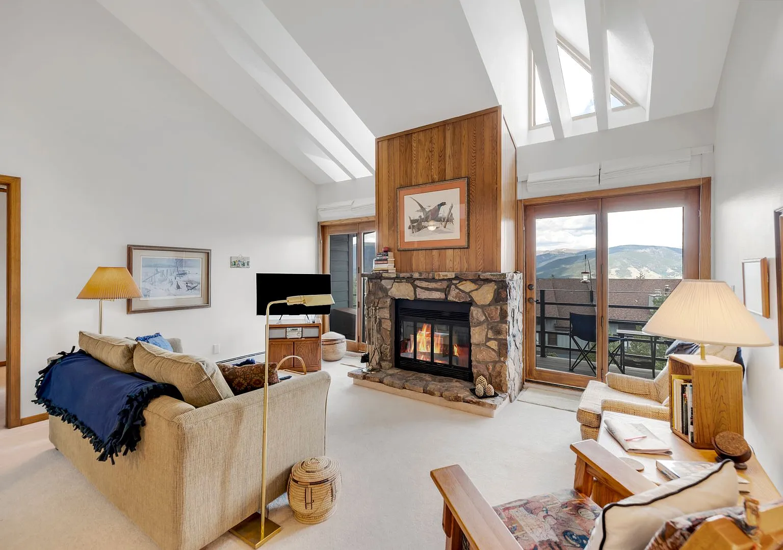 Winter Rental-Buffalo Village-2 Bedroom Plus Loft With Amazing Views — Photo 2