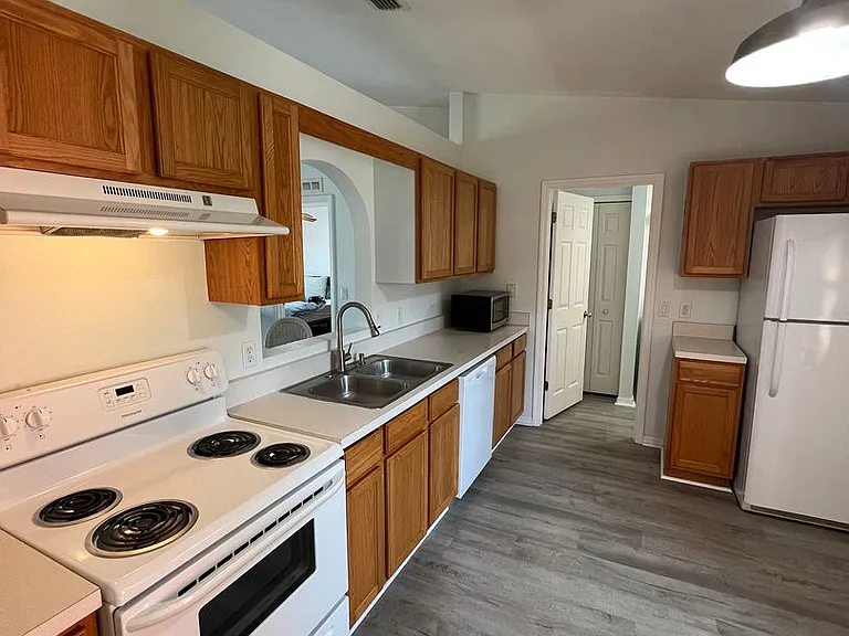 2105 Atwater Dr — Photo 4