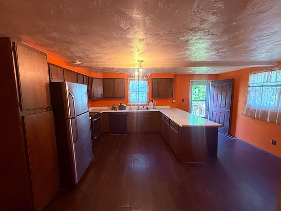 5th image of 606 E C St