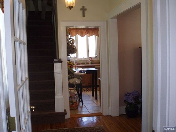 FRONT ENTRY, DOUBLE CLOSET AND POWDER ROOM