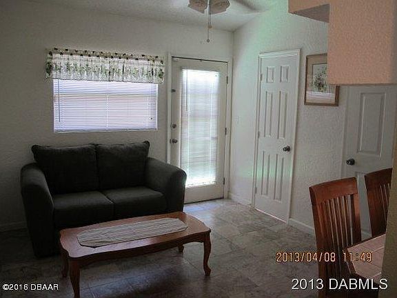3rd image of 207 S Oleander Ave
