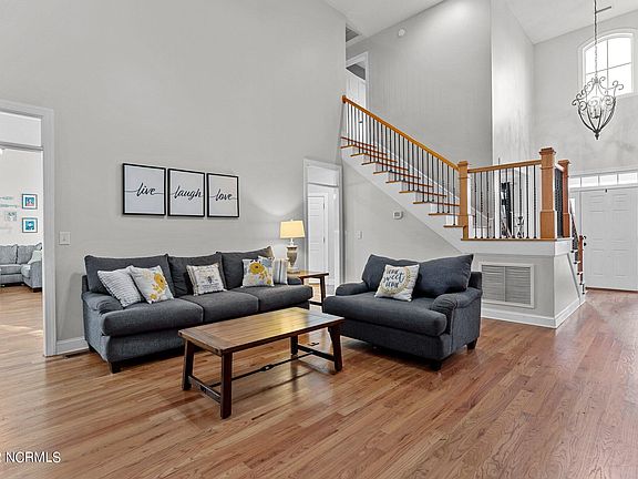 3rd image of 1004 Mango Court W