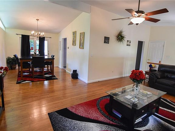 4th image of 24 General Macarthur Dr