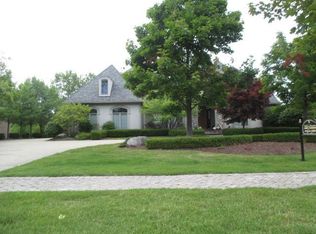 5480 Whitehall Blvd, Rochester, MI 48306