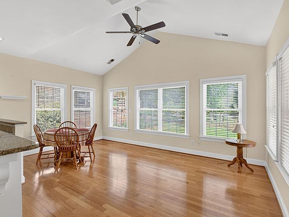5th image of 1804 Creekview Ln