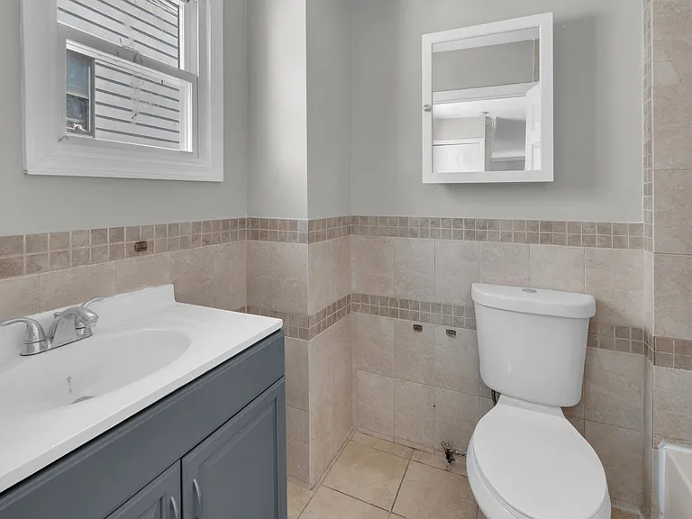 110 S Devine St #2 — Photo 8