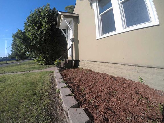 3rd image of 207 19th Ave N