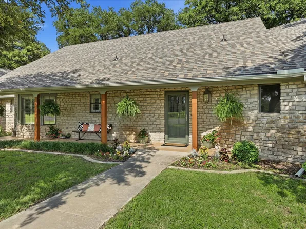 1904 Oakridge Trl, Bridgeport, TX 76426
