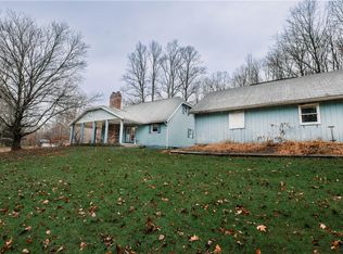 1647 Park Dr, Clarksburg, PA 15725