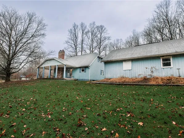 1647 Park Dr, Clarksburg, PA 15725
