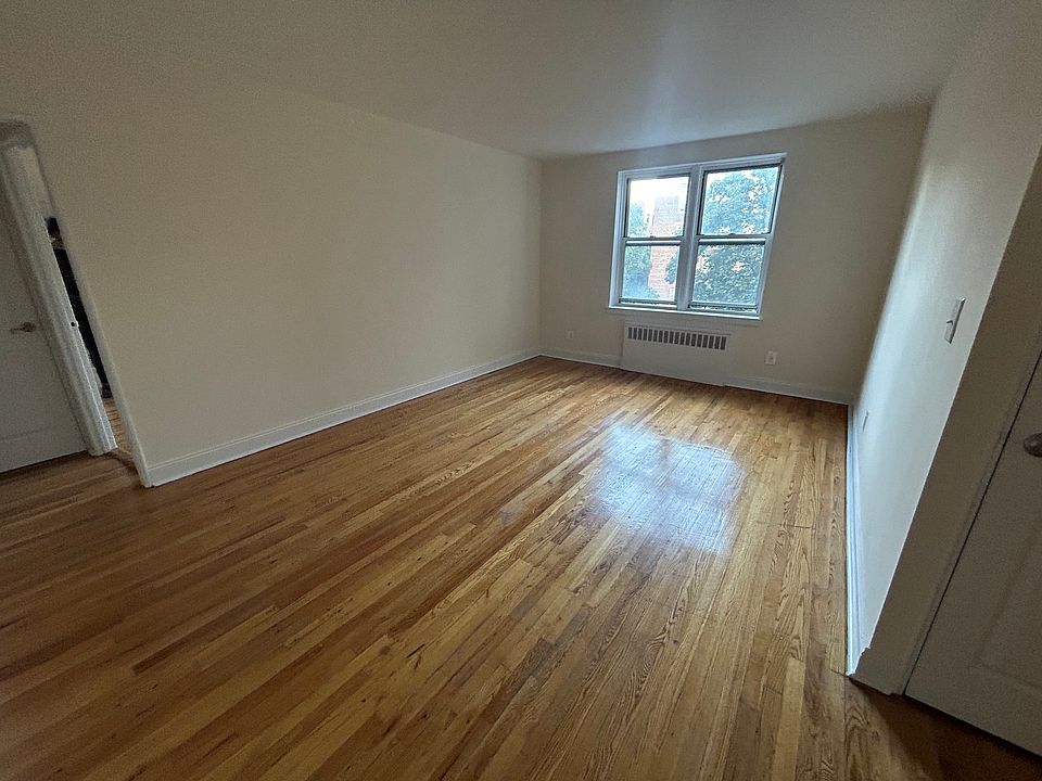 1st image of 14309 Barclay Ave APT 5C