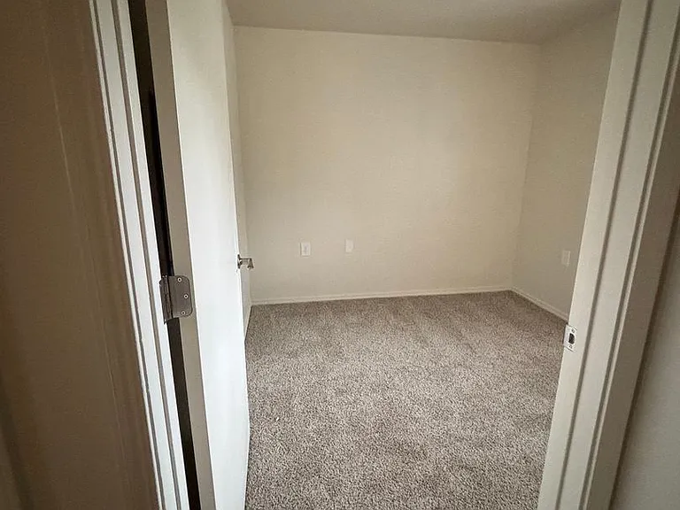 Davis Park Apartments — Photo 10