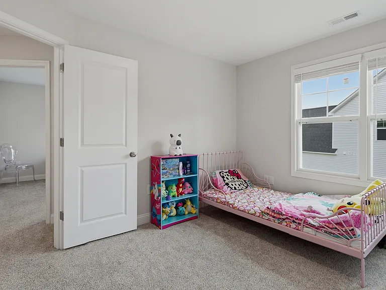 291 Burnside Dr — Photo 35