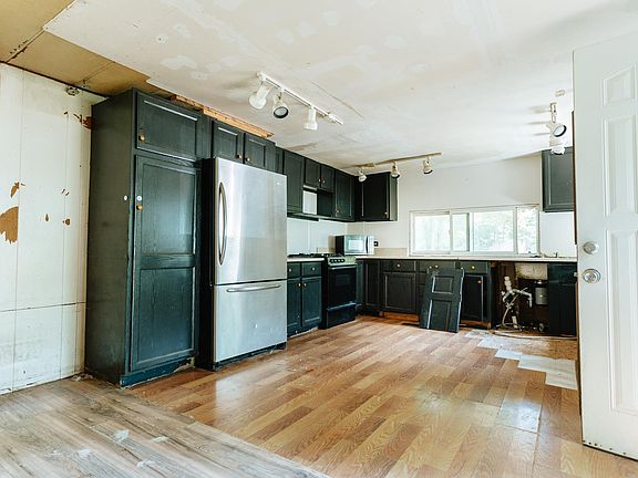3rd image of 4726 Luanne Ln