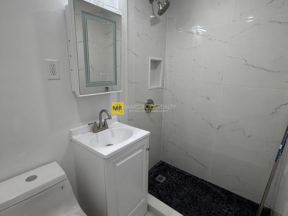 4th image of 474 Commonwealth Ave