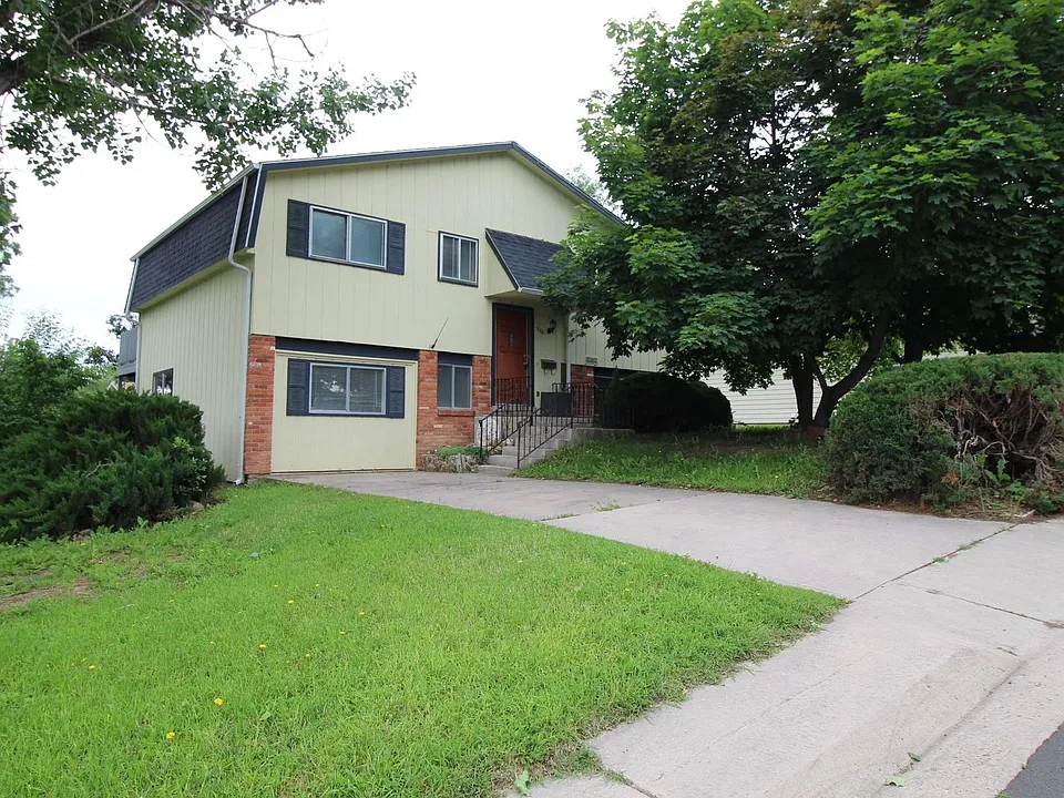 220 Clover Ln