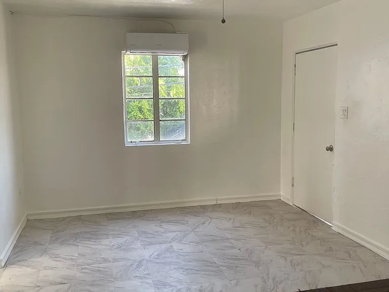 120 W McDowell Rd — Photo 2