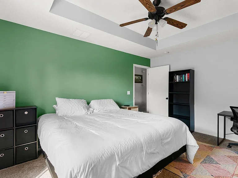 736 W Logan St — Photo 9