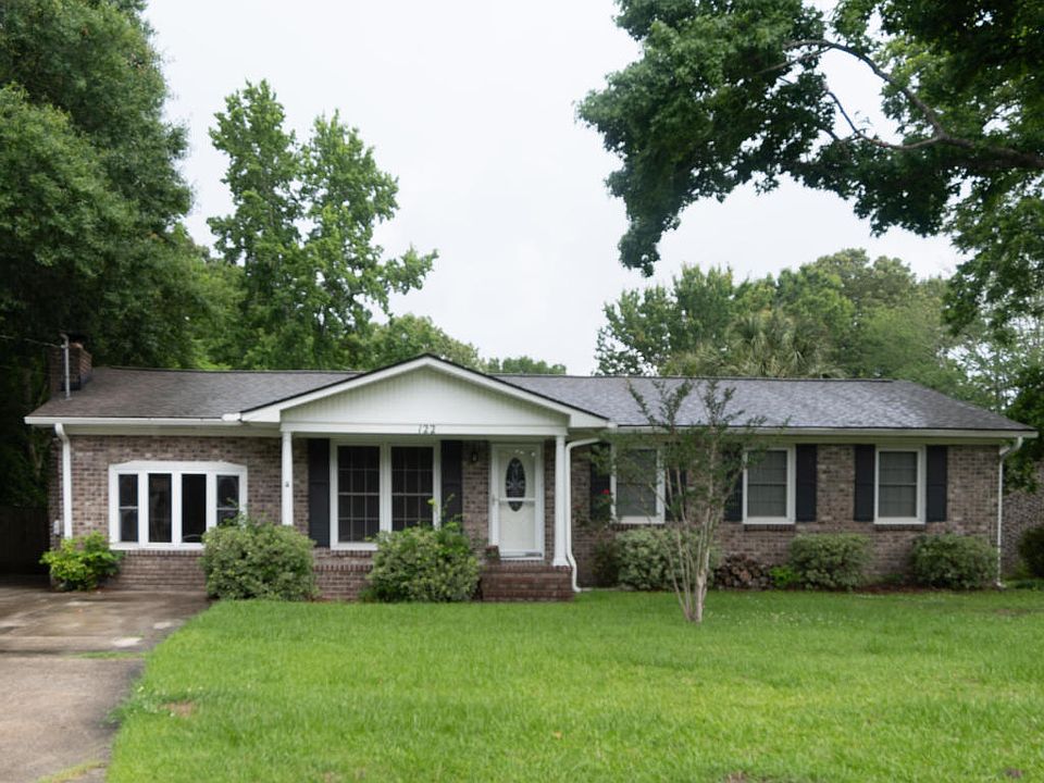 1st image of 122 Wessex Dr