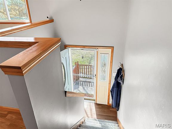 5th image of 12 Champlain Dr