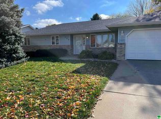 208 Prairie Ln, Sergeant Bluff, IA 51054