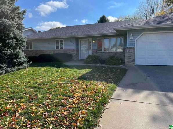 208 Prairie Ln, Sergeant Bluff, IA 51054