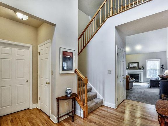 3rd image of 121 Southridge Dr