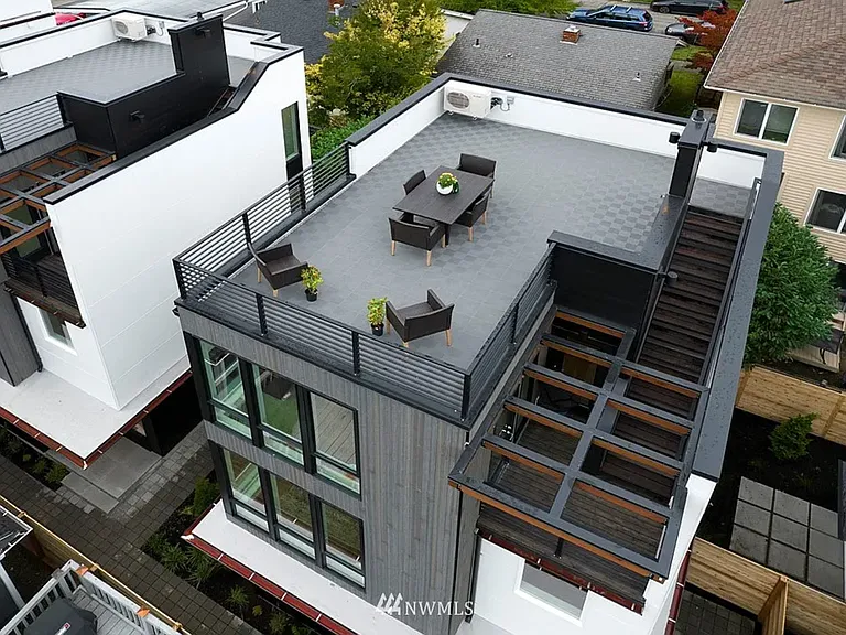 4226B Midvale Ave N — Photo 1
