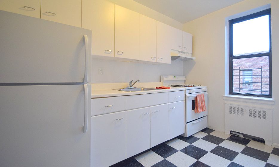 River Hill Gardens - Kitchen - M85-06A