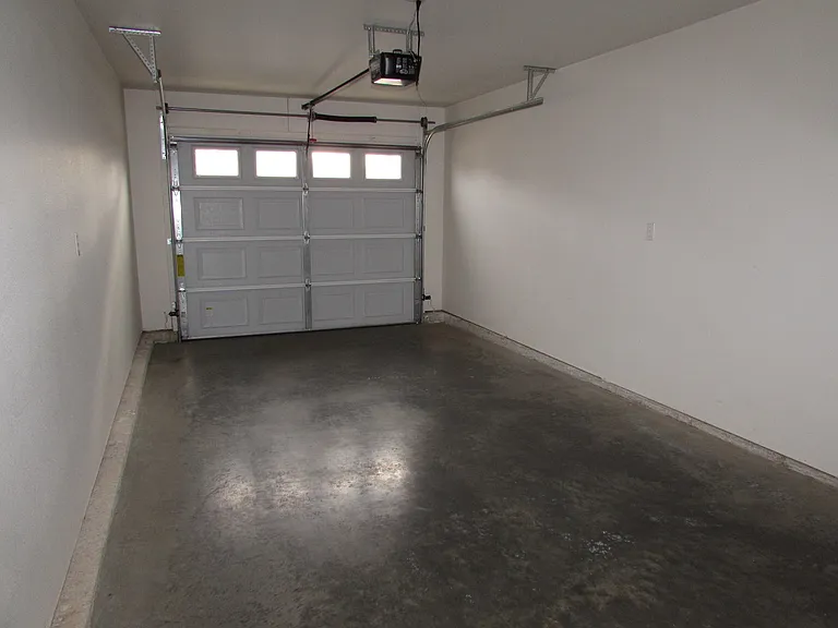 126 Andrews Dr — Photo 32