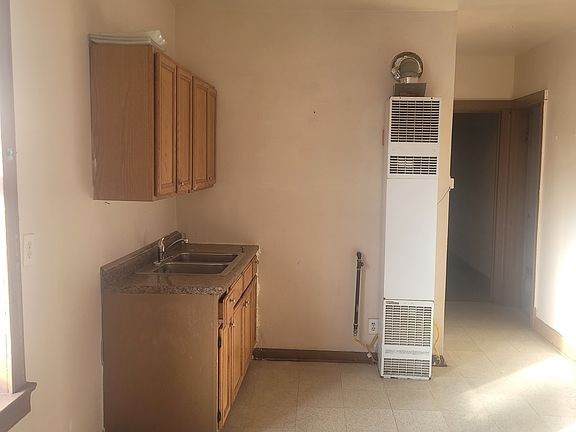 4th image of 4441 S Wood St #3F