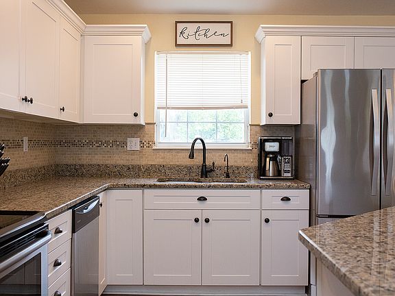 4th image of 3706 Oasis Ave
