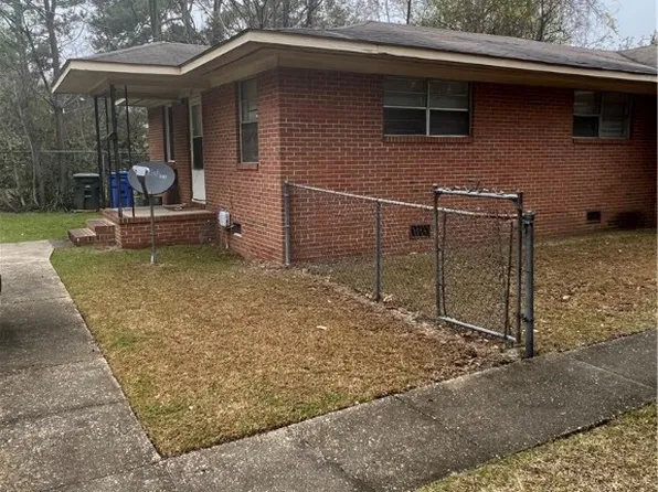 1932 Harris St, Fayetteville, NC 28301