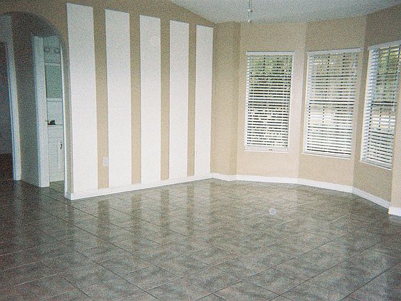 Living room w/bay window