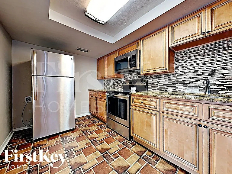 9220 Lido Ln — Photo 3