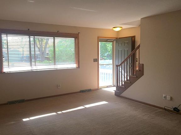 3rd image of 327 Caladonia Ave
