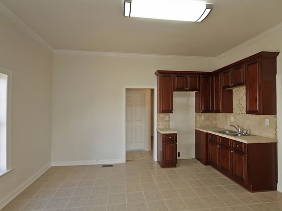 4th image of 22 Selma Dr
