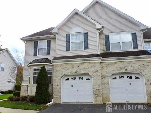 72 Heatherwood Dr, North Brunswick, NJ 08902