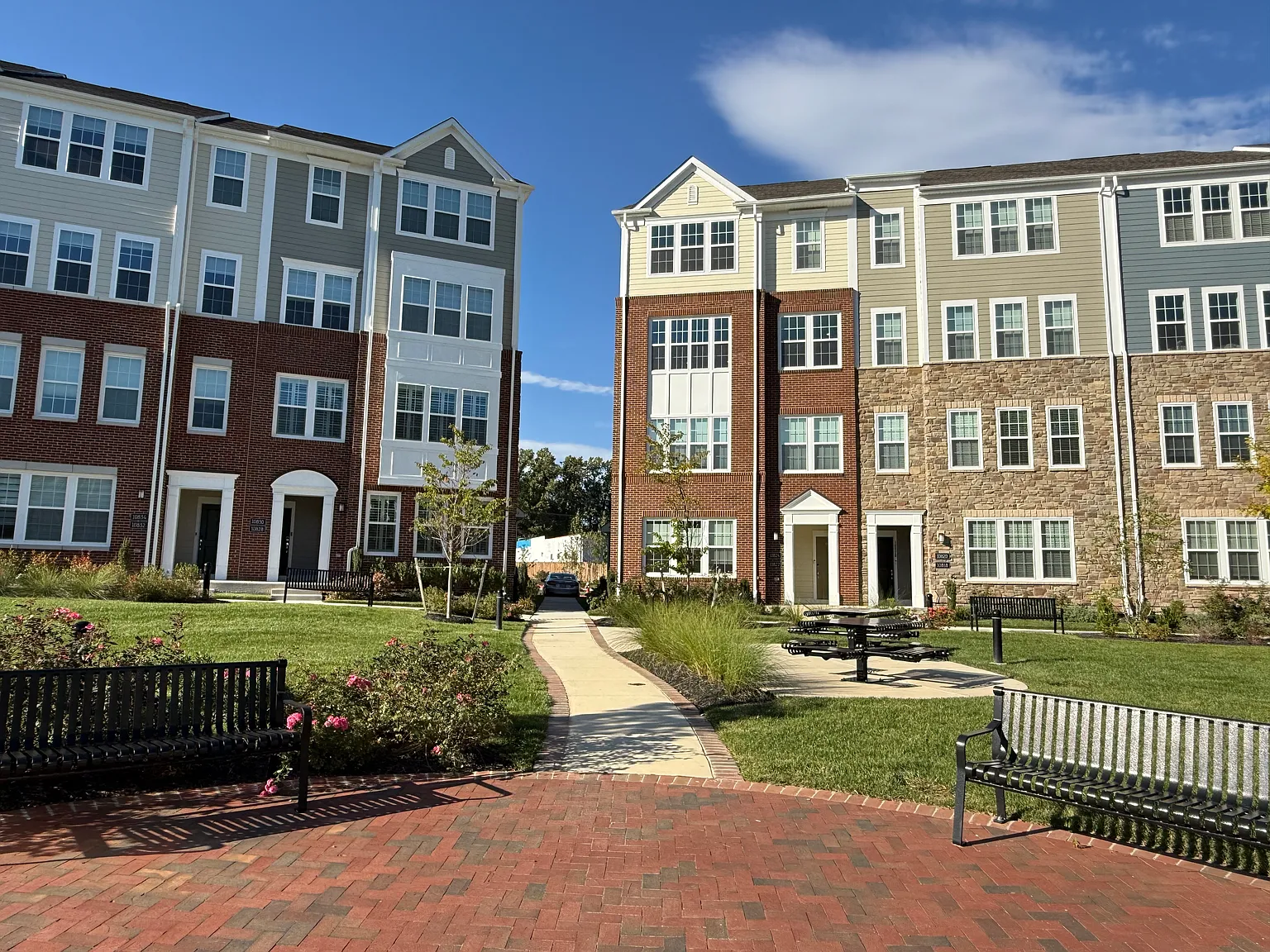3 bed, 2548 sqft, $4,200 — Photo 4