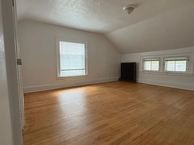 118 College Pl — Photo 12