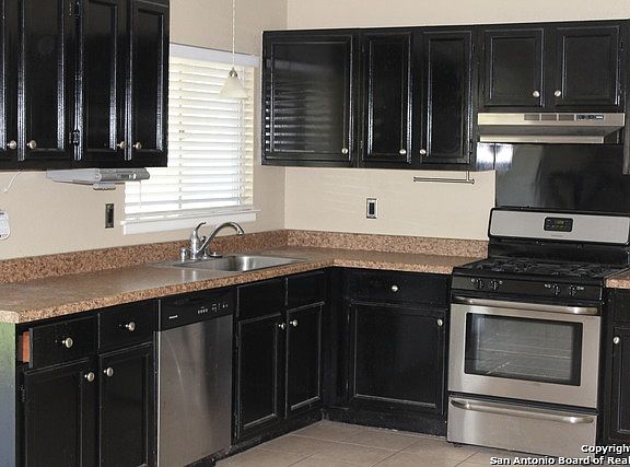 2nd image of 7705 Hunter Oaks St