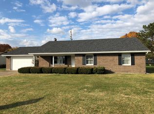 110 Iris Ln, Carmi, IL 62821