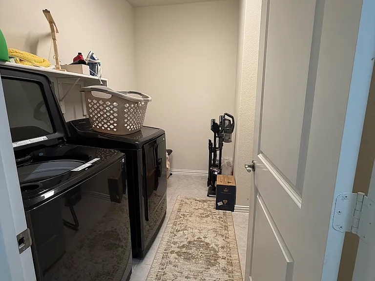 2504 Melrose Dr — Photo 16