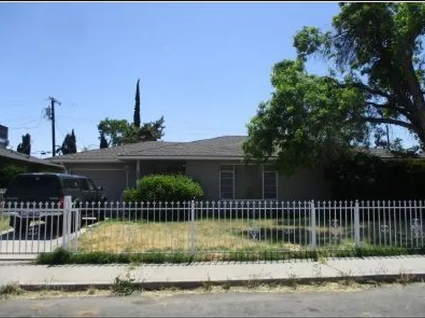 4056 E Brentwood Ave, Fresno, CA 93703