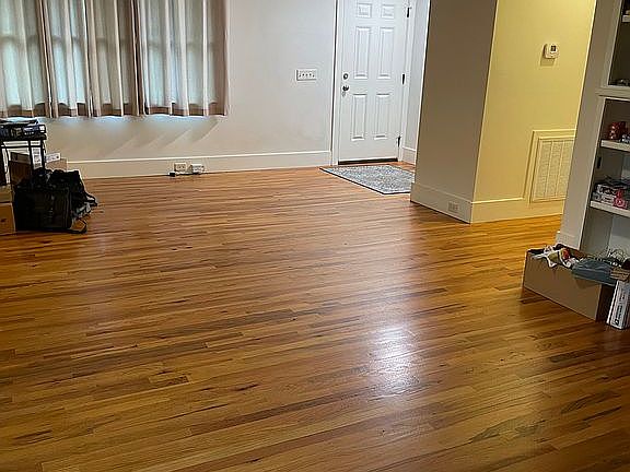 LIVING/GREAT RM 24’9”X17’8”
