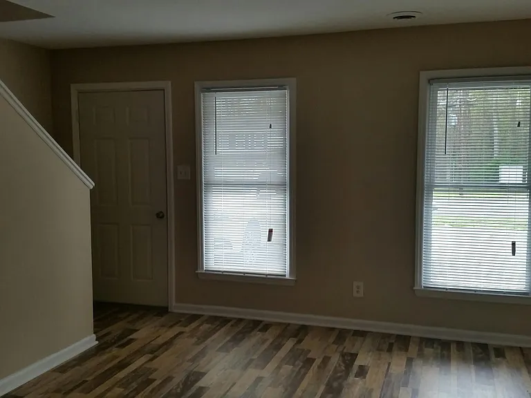 433 Homestead St #H — Photo 5