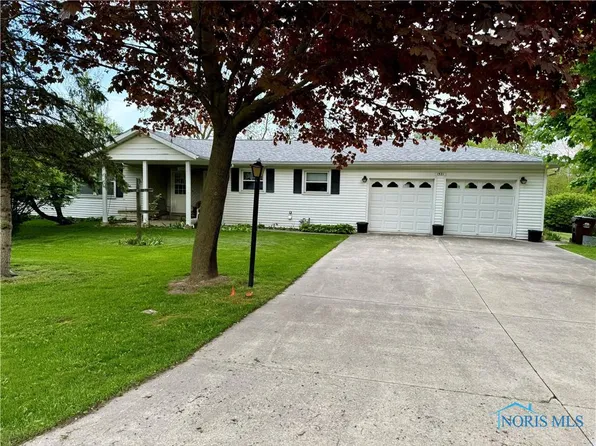 1521 Darbyshire Dr, Defiance, OH 43512