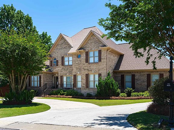 2nd image of 3847 Carisbrooke Dr