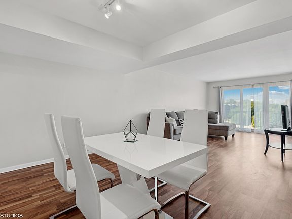 5th image of 4001 W 93rd Pl APT 3D