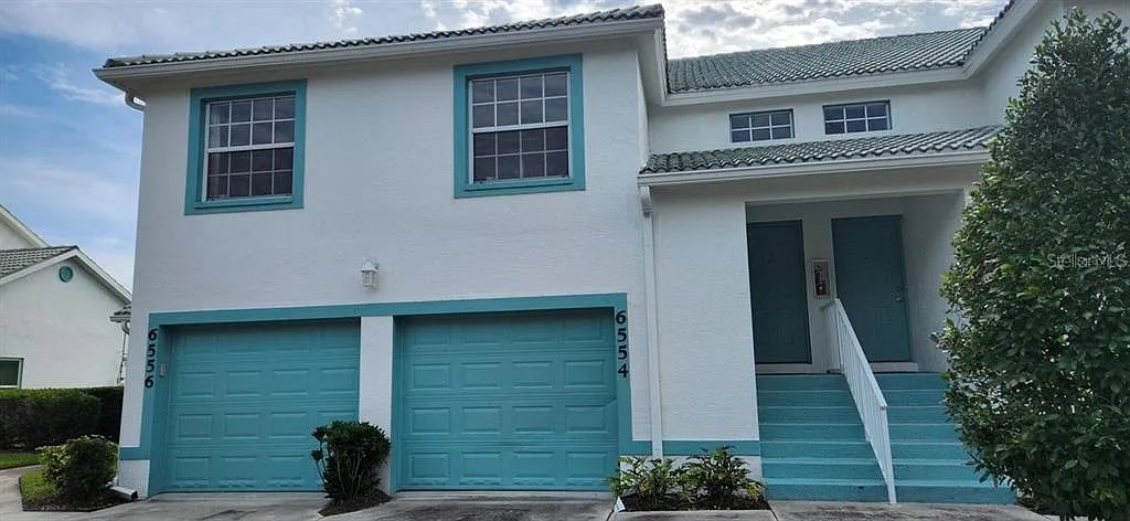 2 bed, 2.0 bath, 1346 sqft, $1,950 — Photo 2